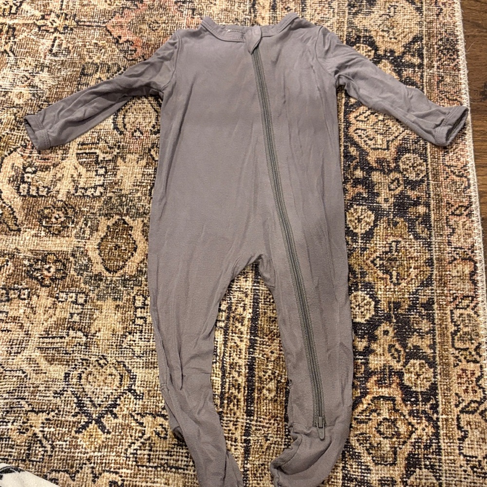 Kyte BABY grey zip romper 3-6